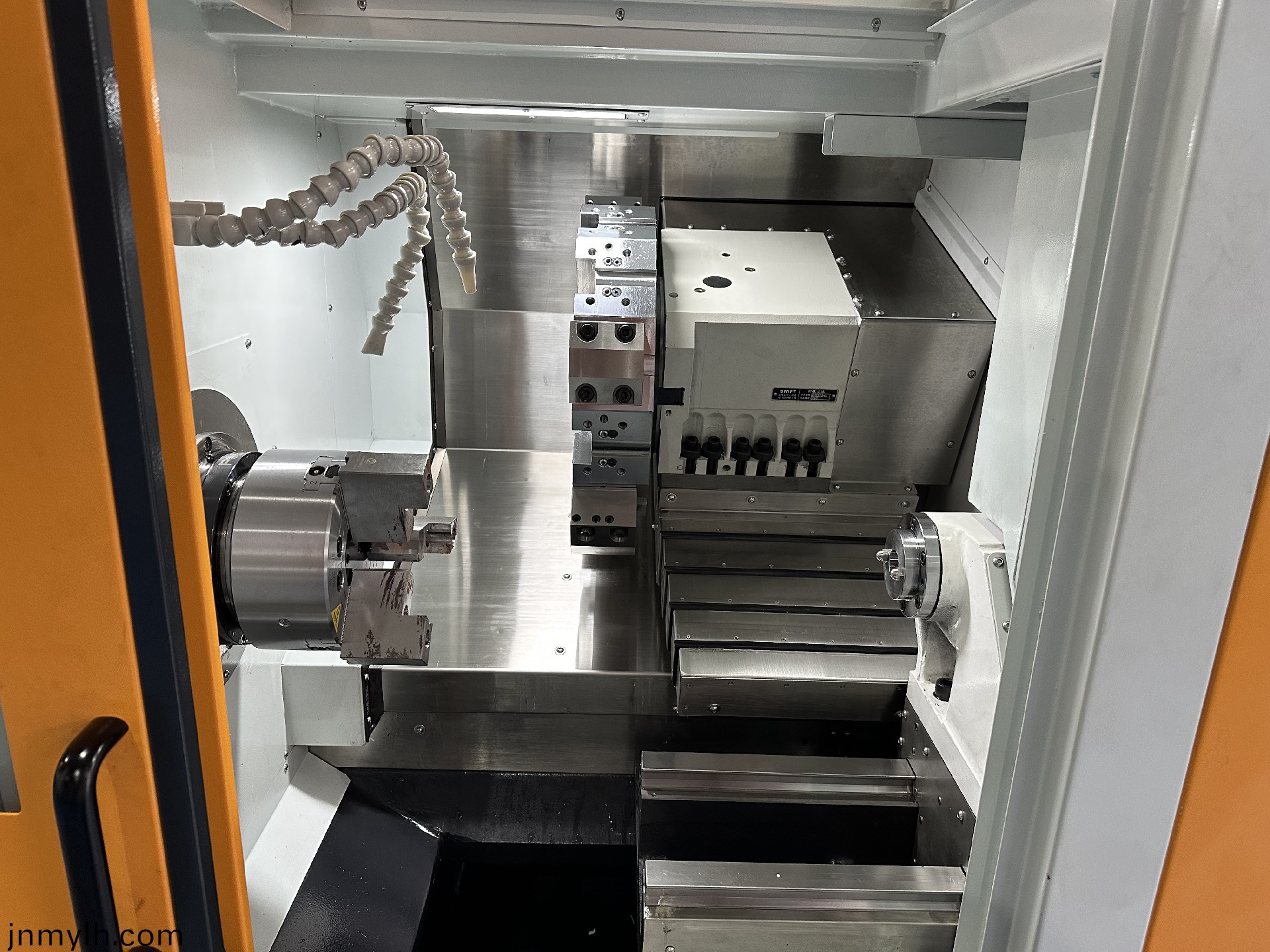 刀(dao)墖(ta)數(shù)控(kong)車牀(chuang)（可(ke)加工400長(zhǎng)(zhang)）